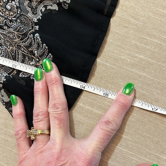 APT. 9  Gray, black white and cream patterned short sleeve blouse. Size Small - Picture 7 of 8